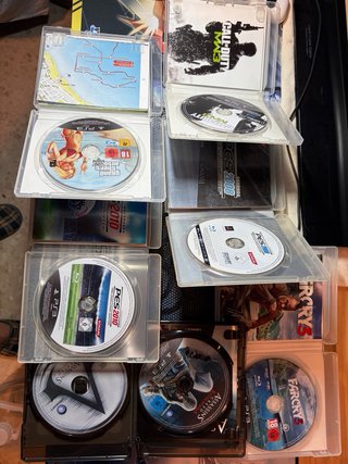 PS3 Slim 250GB + 2 mandos + 6 juegos