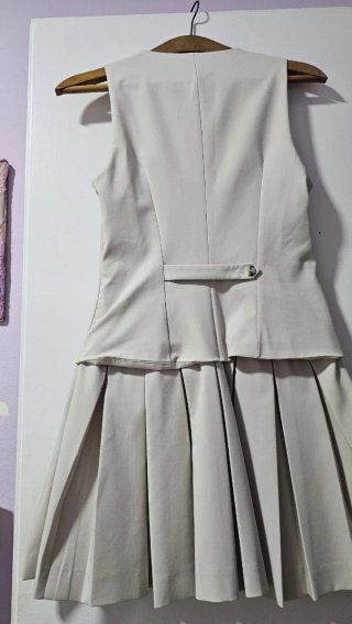 Vestido blanco midi con tirantes