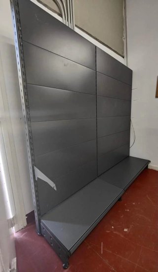 ESTANTERÍA METÁLICA DE CHAPA PARA TIENDAS