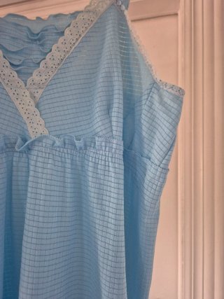 Camisón celeste con encaje
