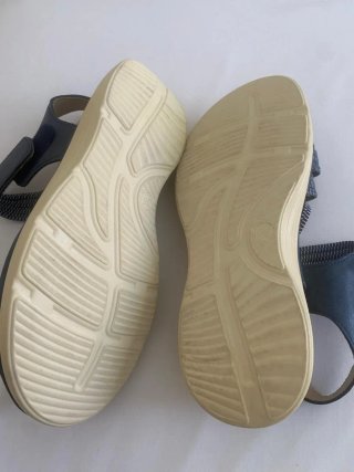 Sandalias cómodas nuevas