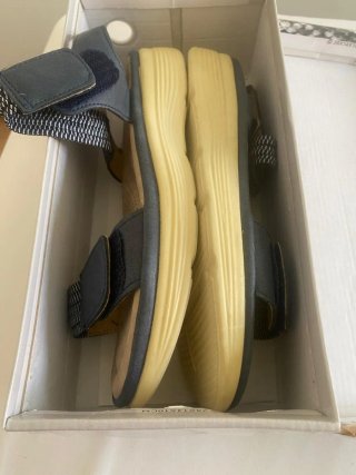 Sandalias cómodas nuevas