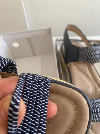 Sandalias cómodas nuevas