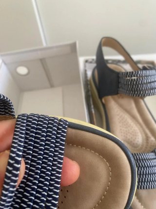 Sandalias cómodas nuevas