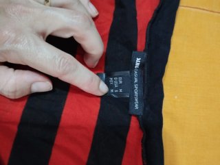 Camiseta larga rayas rojas y negras