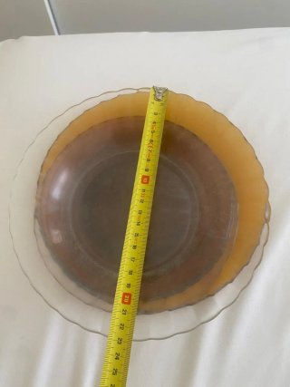 Platos de cristal antiguos marrones y transparente