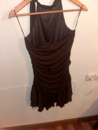 Vestido marrón halter con volantes Es de browni