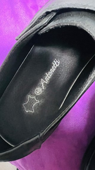 Zapatos negros elegantes
