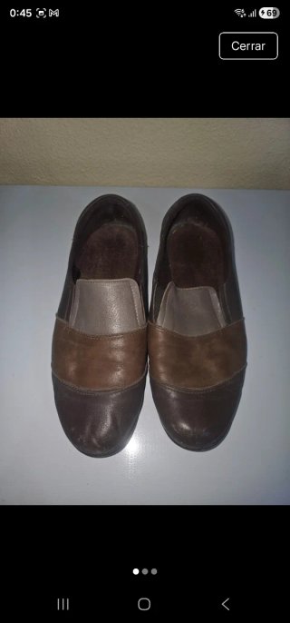 Zapatos planos marrones y grises
