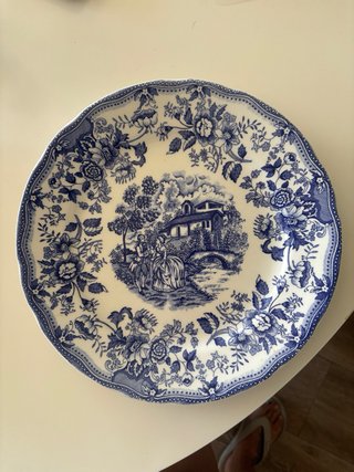 Plato de porcelana azul y blanco