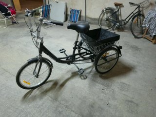 Triciclo de carga con cesta