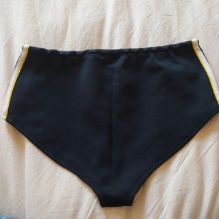 Shorts Adidas con rayas laterales