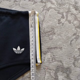 Shorts Adidas con rayas laterales