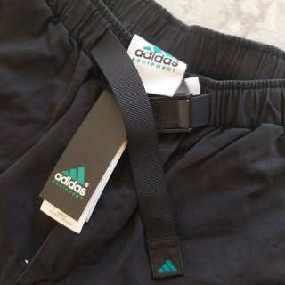 Pantalón corto Adidas negro