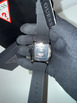 Reloj Guess Negro y Plateado