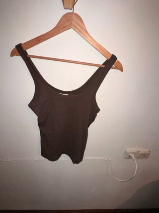 Camiseta tirantes marrón Bershka