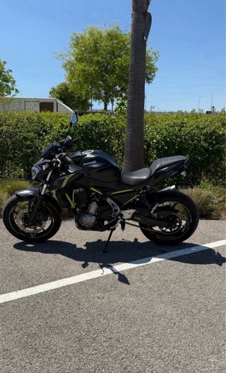Kawasaki Z650 Negra y Verde