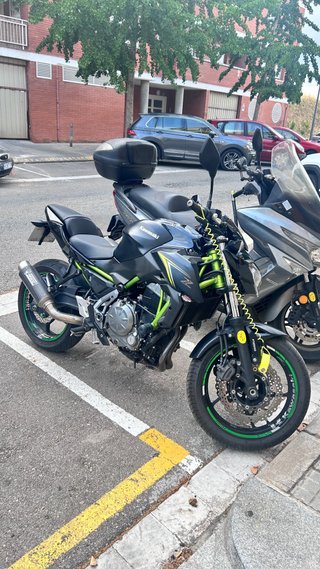 Kawasaki Z650 Negra y Verde