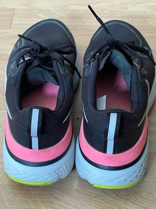 Zapatillas Nike React Negras y Moradas