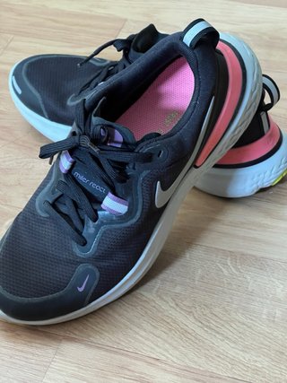 Zapatillas Nike React Negras y Moradas