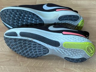 Zapatillas Nike React Negras y Moradas