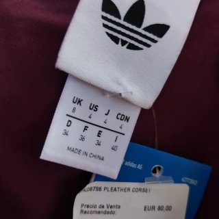 Corsé Adidas efecto piel color burdeos