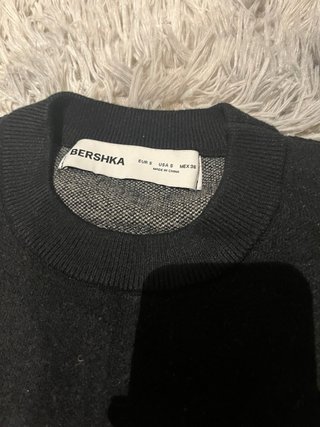 Jersey Bershka negro y blanco