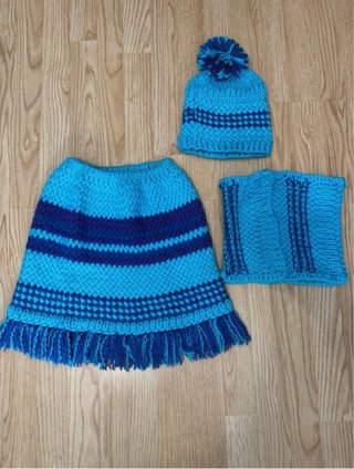 Conjunto de falda, gorro y bufanda azul