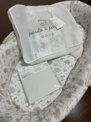Moisés bebé con base de madera