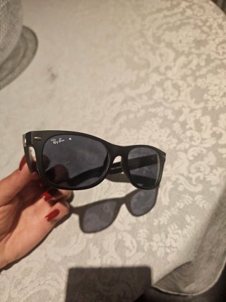 Gafas de sol Ray-Ban negras y grises
