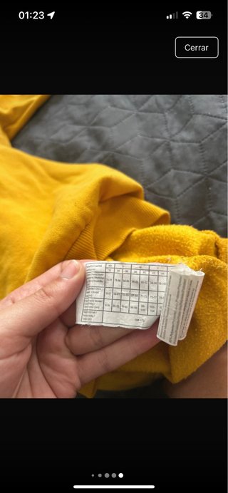 Sudadera amarilla con capucha