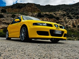 SEAT Leon Cupra R