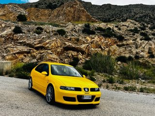 SEAT Leon Cupra R