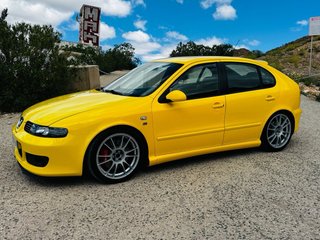 SEAT Leon Cupra R