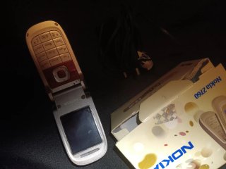 Teléfono Móvil Nokia 2760 Dorado/Rojo