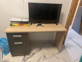 Escritorio de estudio madera y gris