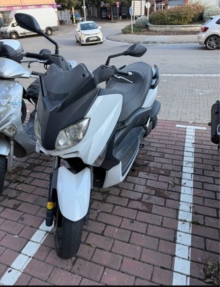 Yamaha XMAX 250 Scooter. Tiene el motor nuevo la
