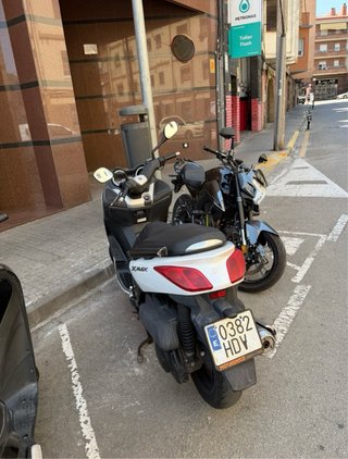 Yamaha XMAX 250 Scooter. Tiene el motor nuevo la