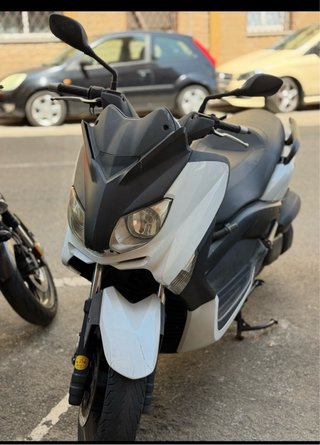Yamaha XMAX 250 Scooter. Tiene el motor nuevo la