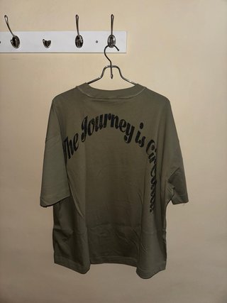 Camiseta verde oliva Lefties con estampado