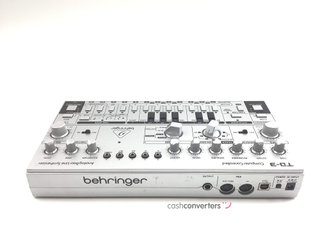 sintetizador behringer td-3