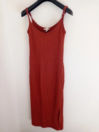Vestido marrón con tirantes