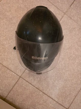 Casco de moto negro LEOPARD