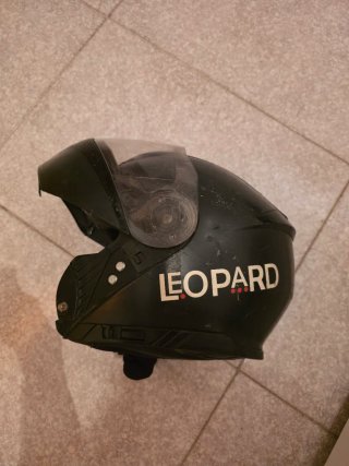 Casco de moto negro LEOPARD