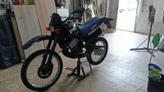 Suzuki DR Big Enduro Negra Restaurada