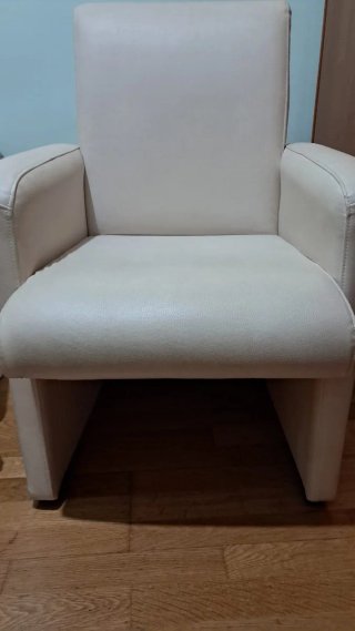 Sillón individual beige de piel