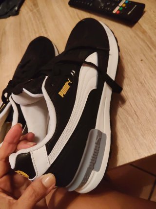 Tenis Puma Negros con Blanco