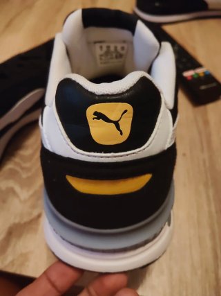 Tenis Puma Negros con Blanco