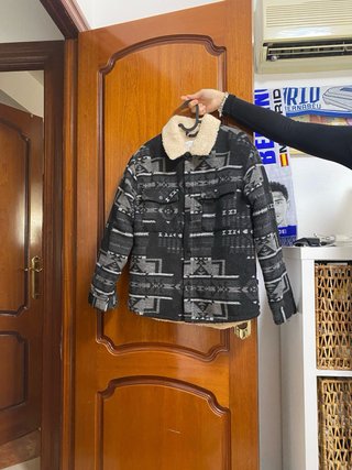 Chaqueta Zara borrego estampada