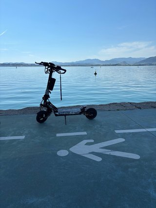 Patinete Eléctrico Red Bull